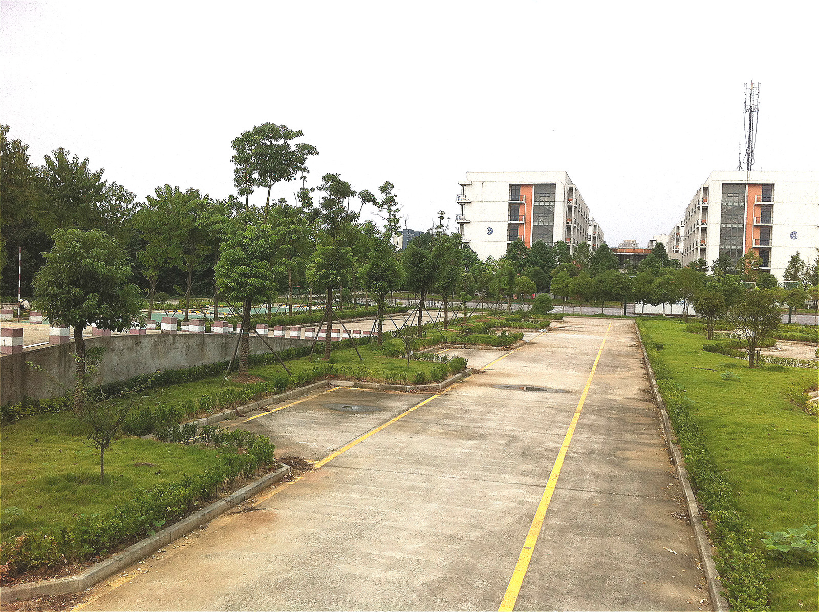 交院驾校训练场地现已提档升级，完全模拟考场设置，是您当仁不让的学驾好选择