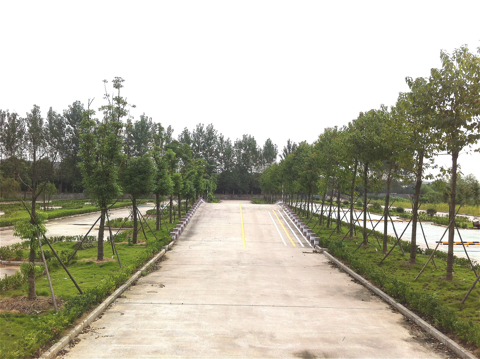 交院驾校训练场地现已提档升级，完全模拟考场设置，是您当仁不让的学驾好选择