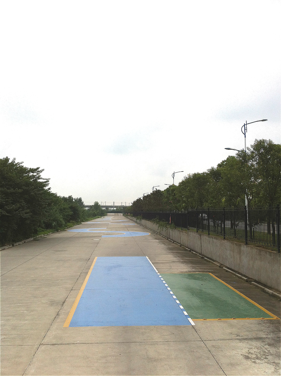 交院驾校训练场地现已提档升级，完全模拟考场设置，是您当仁不让的学驾好选择